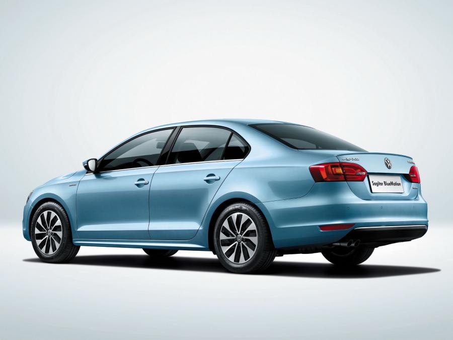  Volkswagen Sagitar Bluemotion 2013 года  (фото 6 из 8)